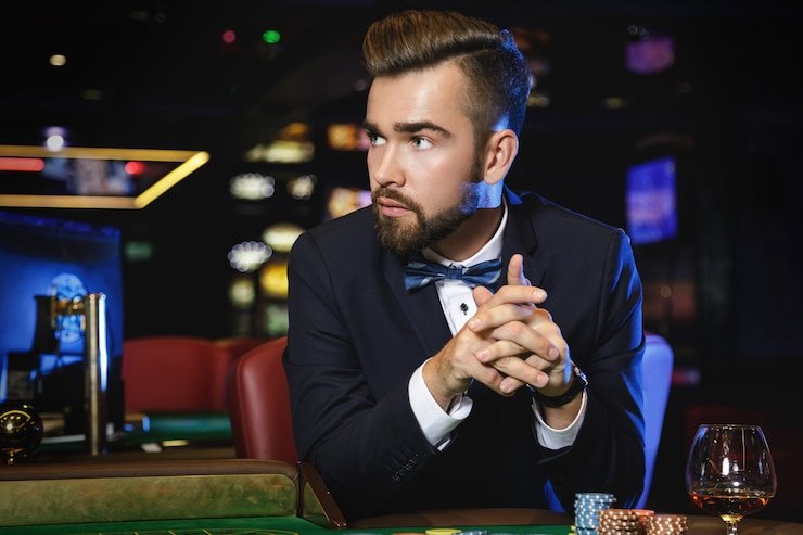 note4d mobile app interface showing slot tournaments, live tables, and withdrawal request screen